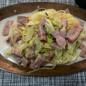 春キャベツとソーセージの豆乳クリームパスタ